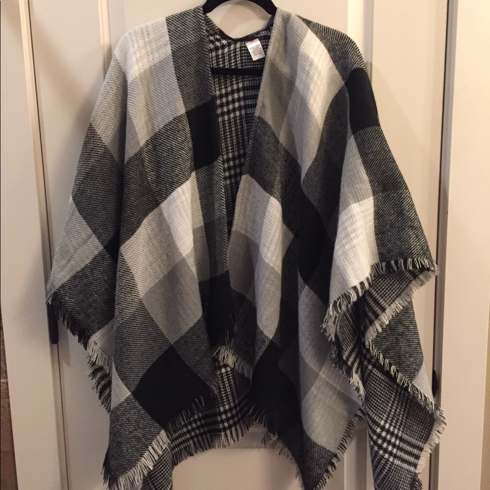 Buffalo check poncho sweater/cape